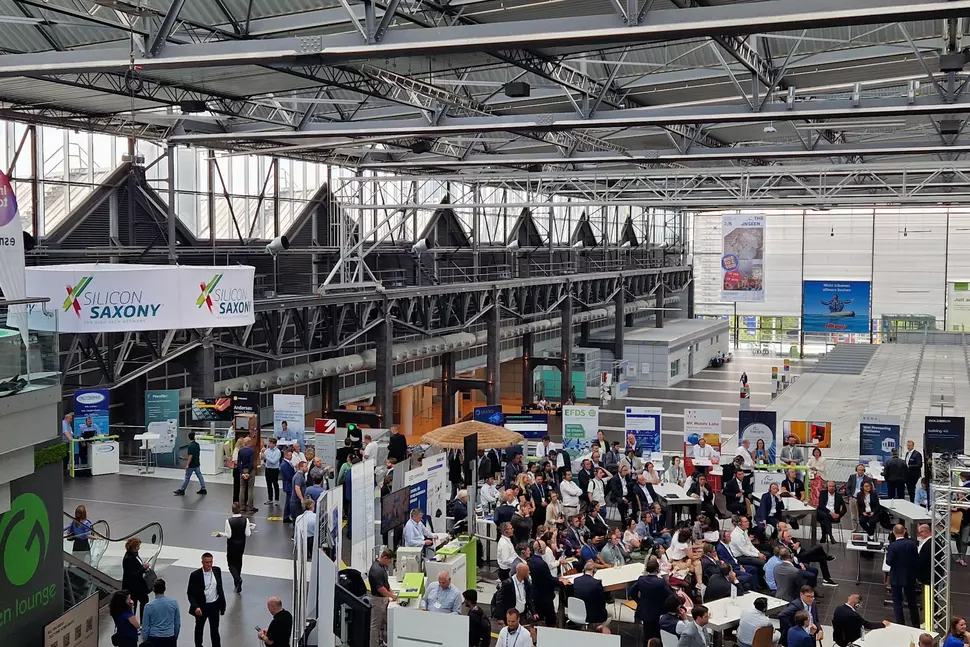 Mikroelektronik,  Airport,  Architecture,  Building,  Furniture,  Indoors,  Lounge,  People,  Person,  Terminal