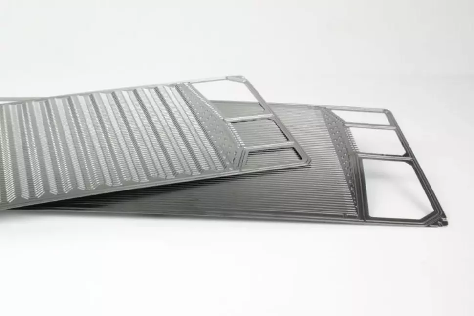 Bipolar plates in the thickness range of 50 µm. LASERVORM has optimised the welding process with high-performance tracing and other in-house technologies in order to achieve high-quality results with regard to tightness, thermal and mechanical load capacity in a reproducible and efficient manner. (Source: LASERVORM GmbH)