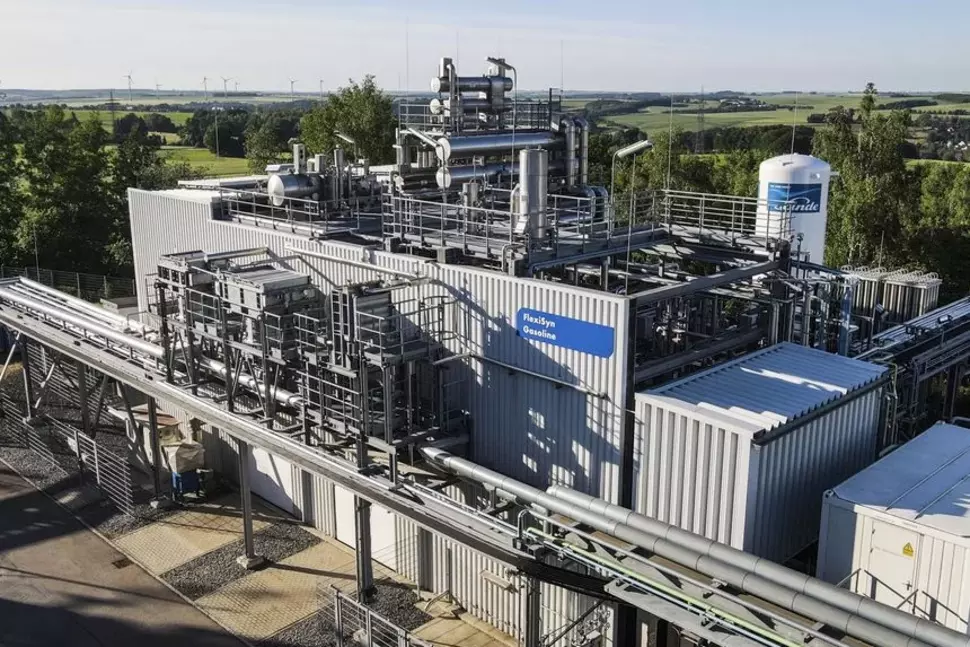 Europe's largest plant for the production of almost CO2-free petrol is operated by CAC at the TU Bergakademie Freiberg. (Source: CAC Engineering GmbH)