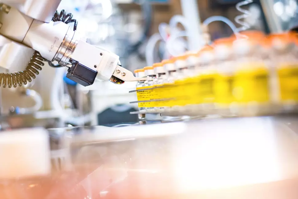 Highly automated production of radiopharmaceuticals