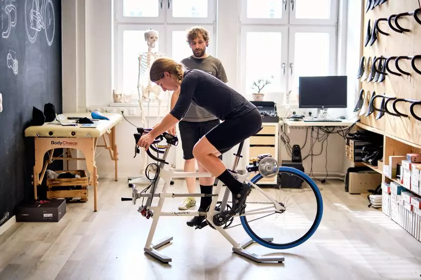 Every project of the LightWolf Studio begins with an elaborate “bike fitting” during which the right geometry is determined for the desired bike. (Source: Light Wolf Studio)