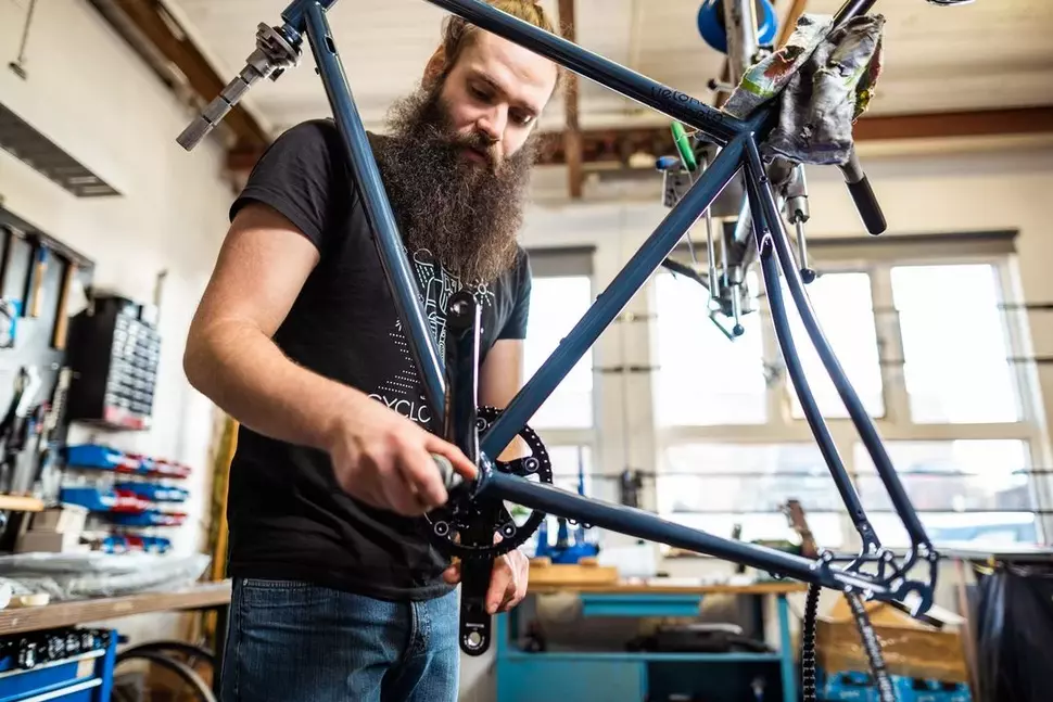 More than 1,000 bicycles leave the veloheld manufactory every year – truly no mass production. (Source: veloheld GmbH / Thomas Schlorke)