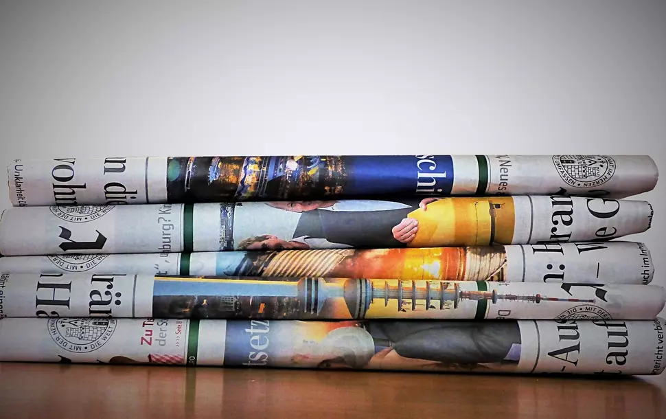 Stack of newspapers (Source: kalhh / pixabay)