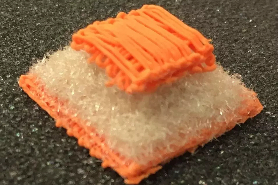 The Institute for Textile Machinery and High Performance Materials (ITM) at Dresden University of Technology (TU Dresden) is researching bio and medical textiles for implants, among other things (pictured: a textile scaffold).