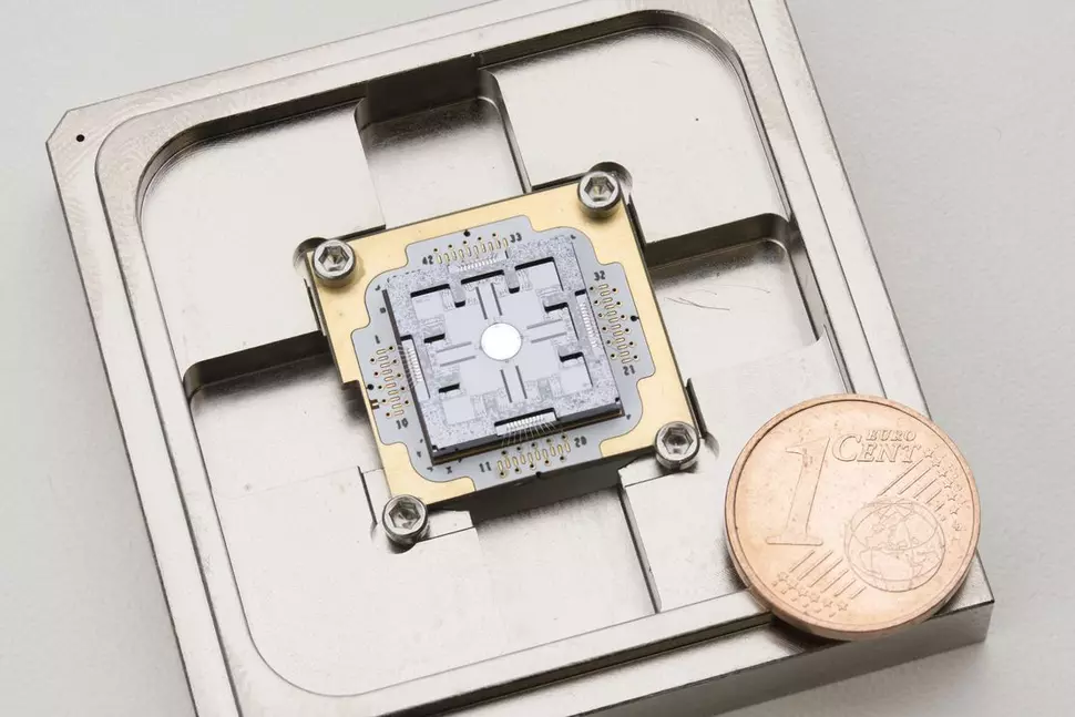 MEMS scanner by Fraunhofer IPMS Dresden