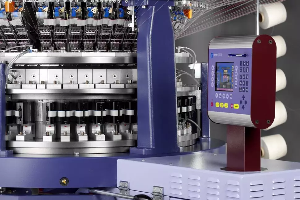 Circular knitting machine by Terrot