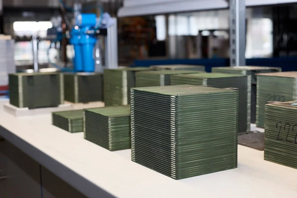 Fraunhofer IKTS stacks on a table