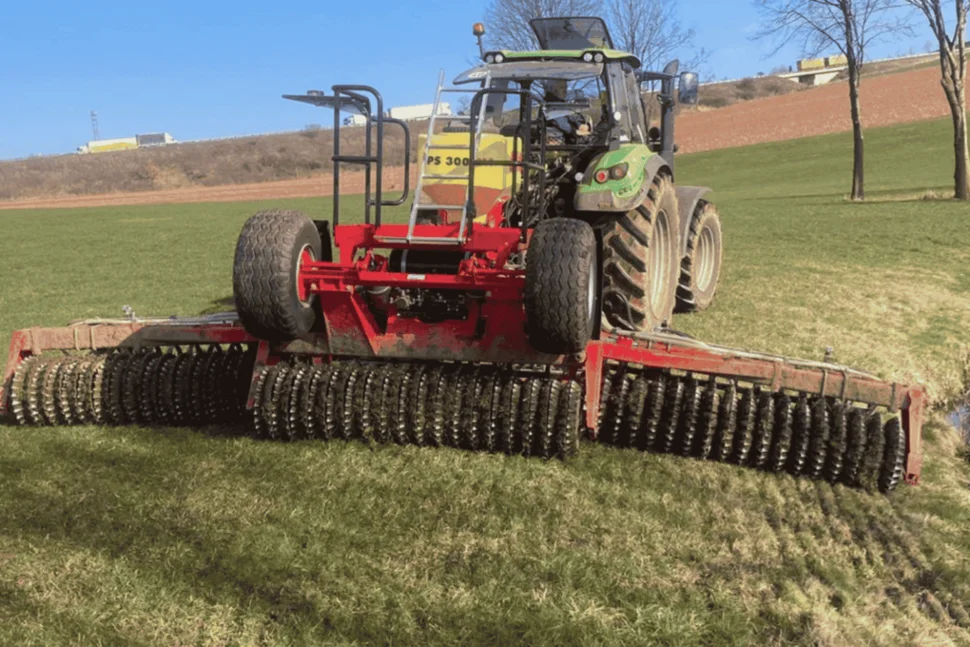 Traktor auf dem Feld