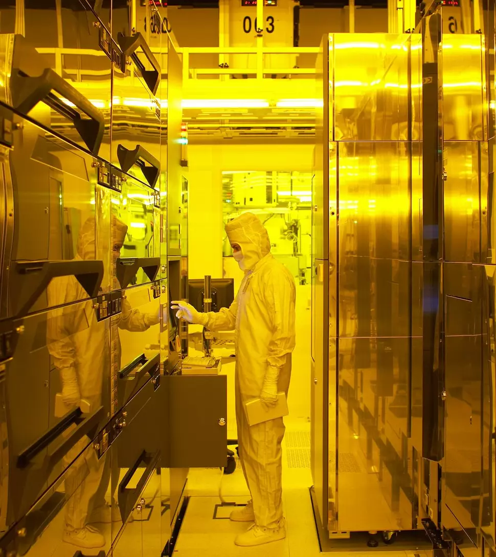 Cleanroom at Globalfoundries Fab 1 Dresden (Source: GLOBALFOUNDRIES)